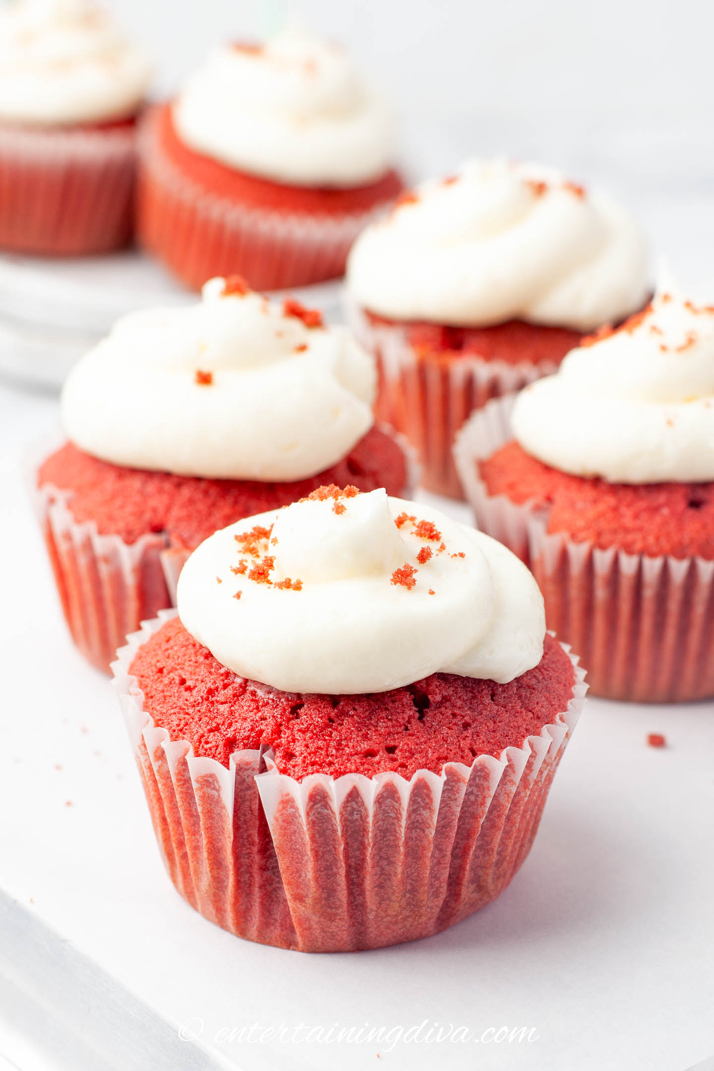 red velvet cupcakes with cream cheese frosting