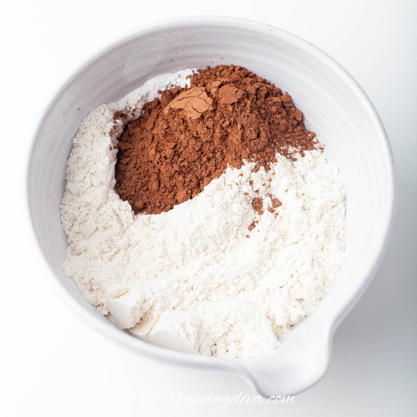 red velvet cupcakes dry ingredients in a bowl