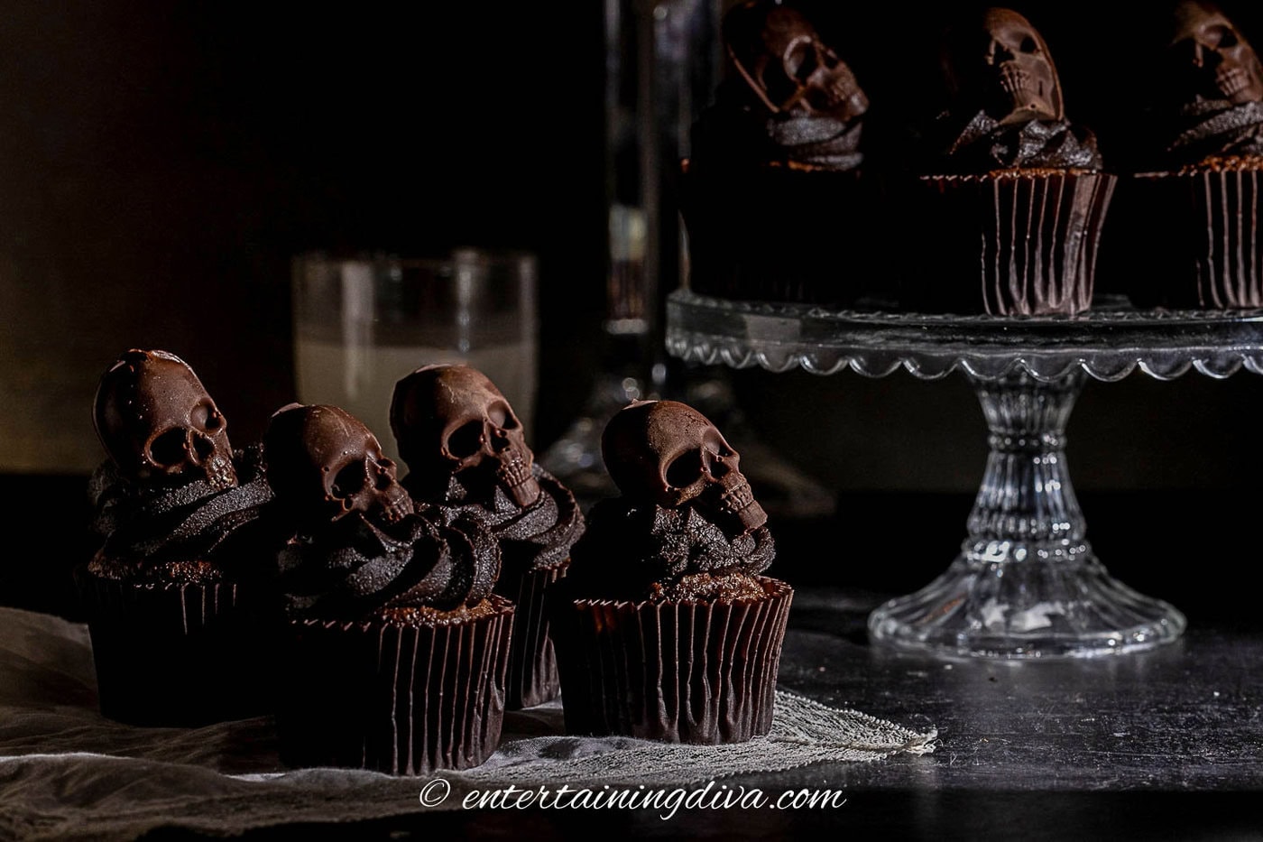 A group of skull Hallwoeen cupcakes