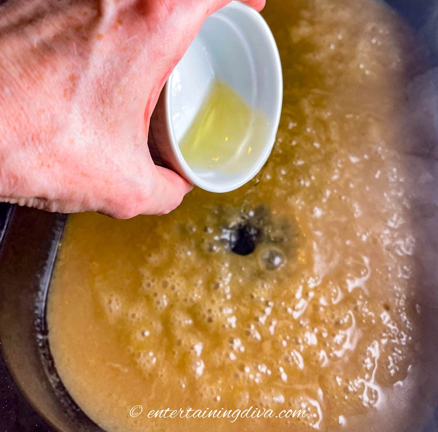 sherry being added to turkey gravy with drippings