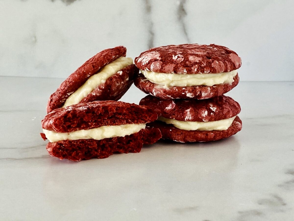 red velvet crinkle cookie sandwiches
