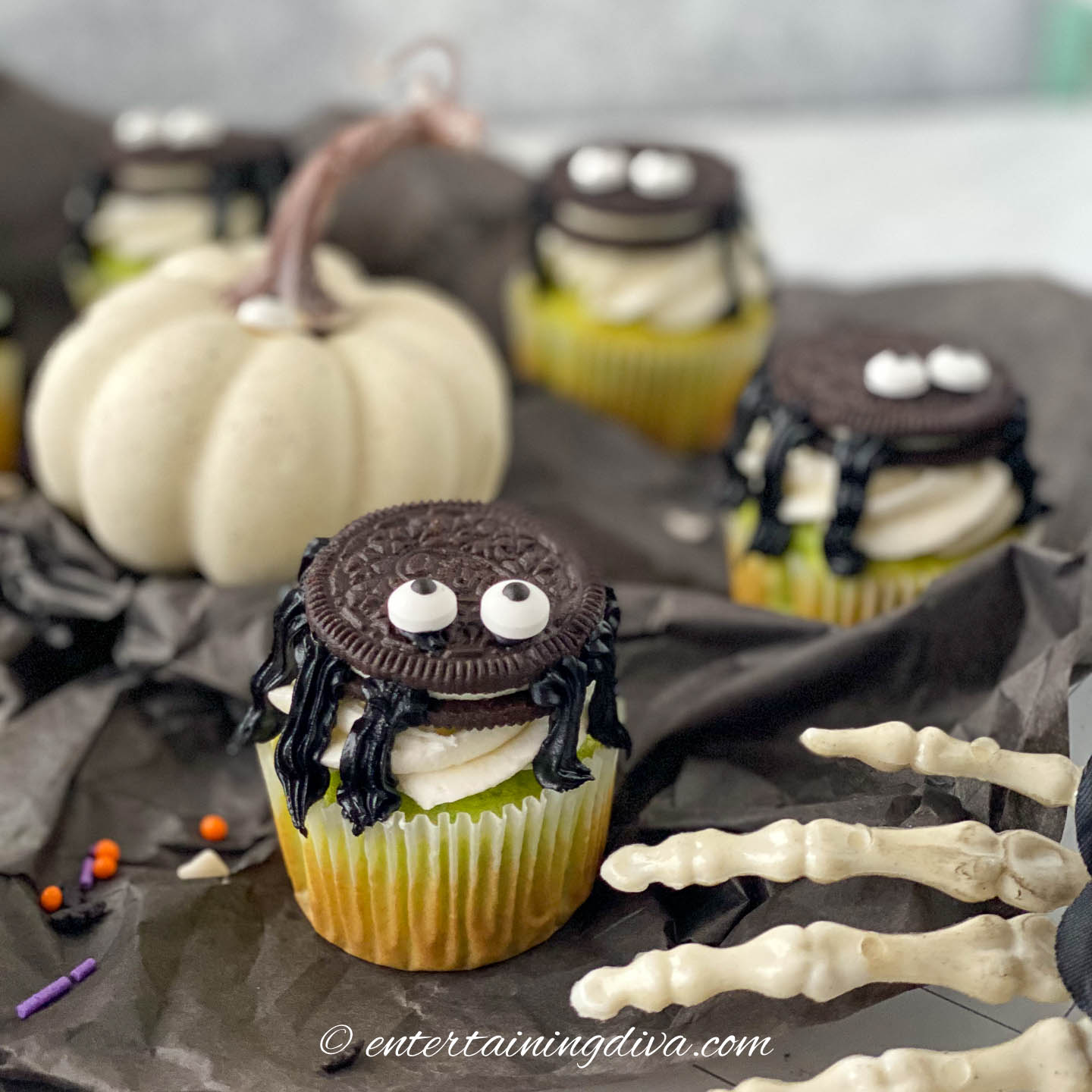 Halloween spider cupcakes made with oreo cookies and candy eyeballs