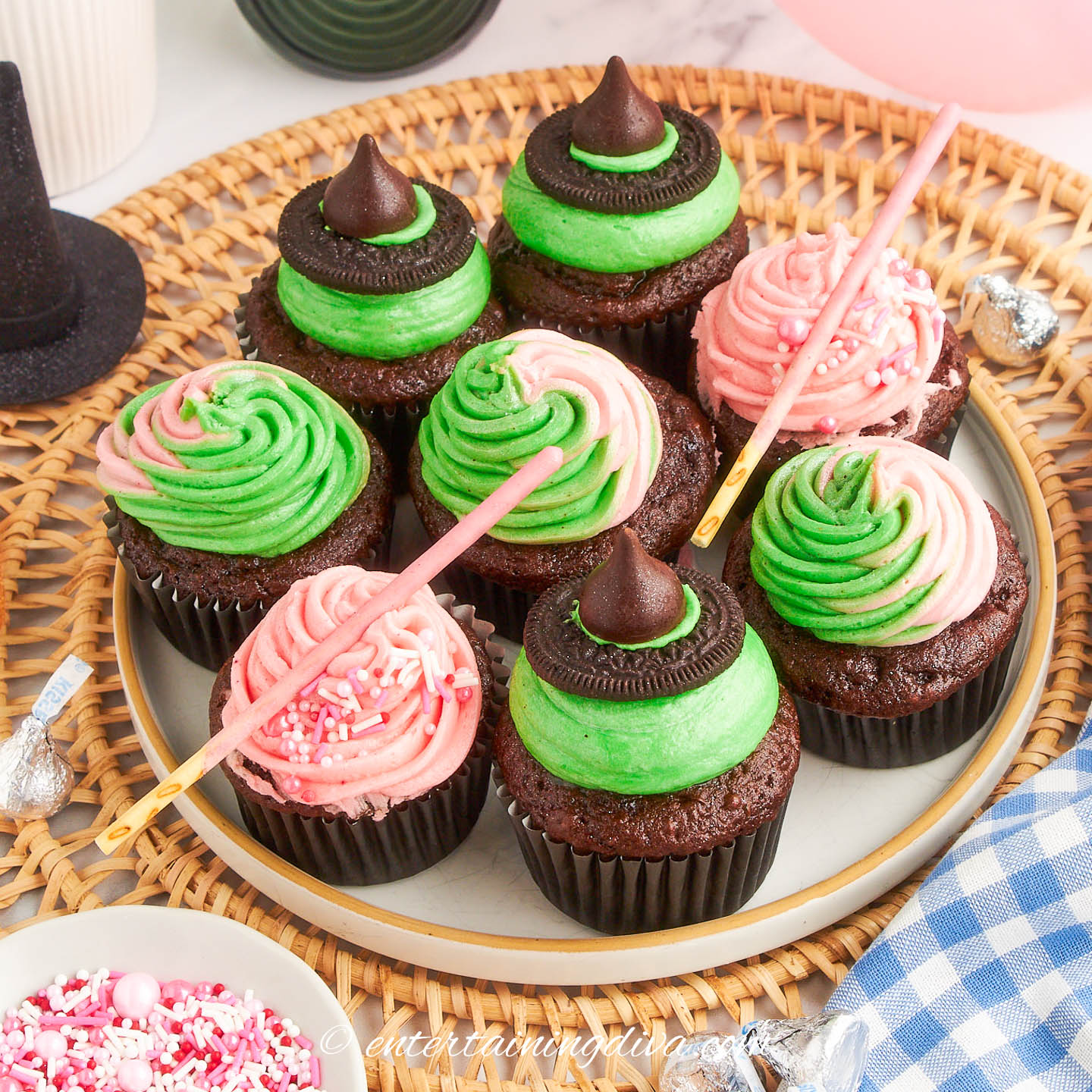 Wicked Cupcakes Inspired By Glinda And Elphaba