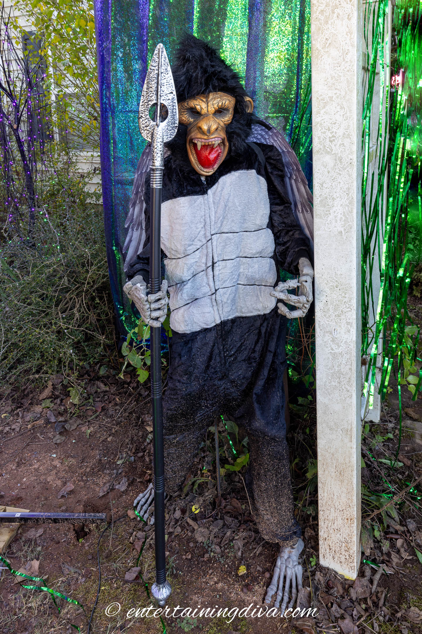 use flying monkeys to guard the way