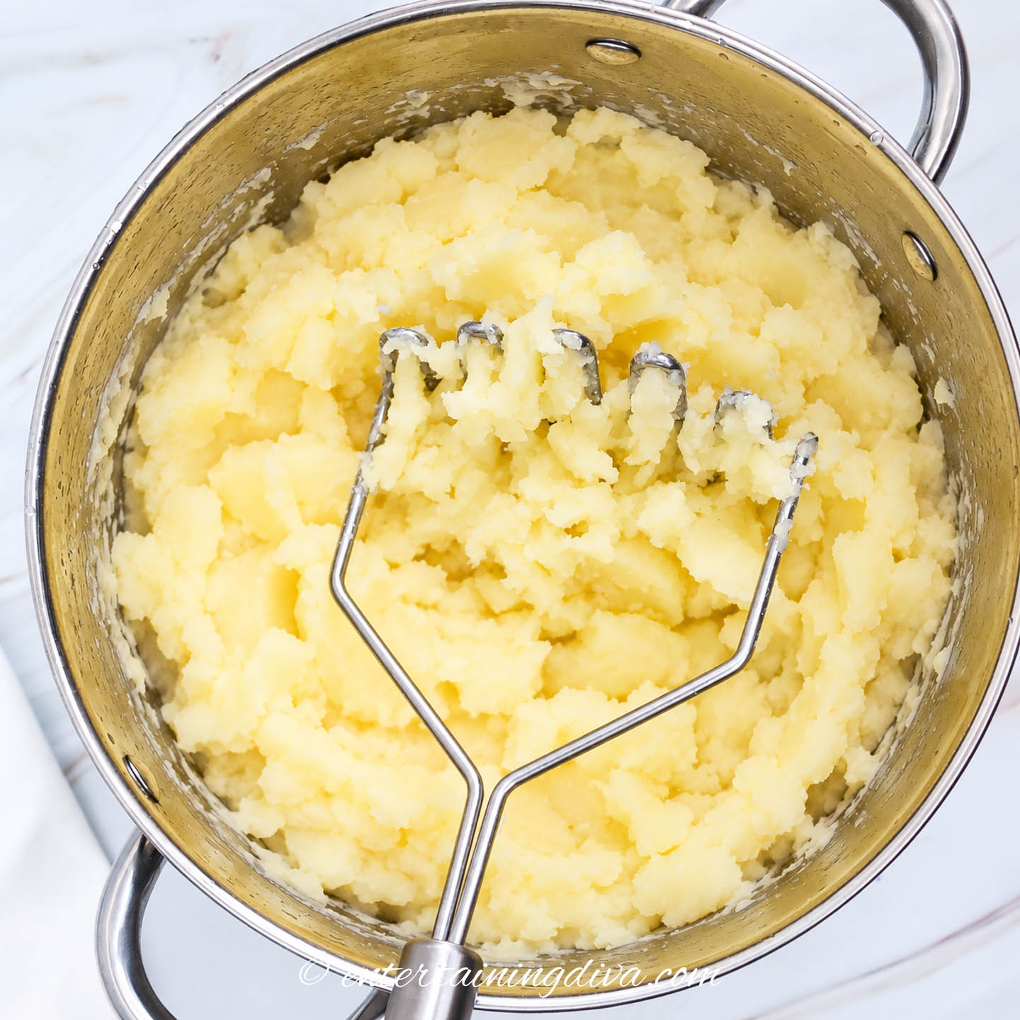 mashed potatoes in a pot